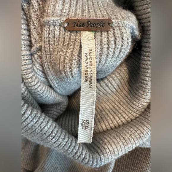 Free People XS Grey Oversized Turtleneck Knit Sweater Tunic Pullover Casual. - Picture 7 of 13